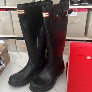 HUNTER BLACK RAINBOOTS SIZE 7